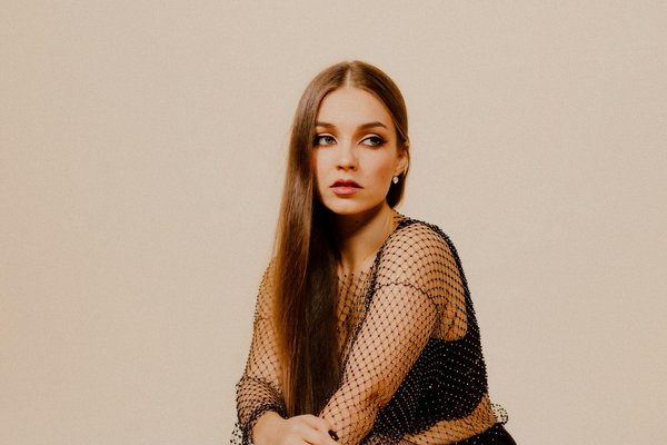 Styling Your Way Through the Edinburgh Literary Festival: Trendy Outfit Ideas to Shine at the Event